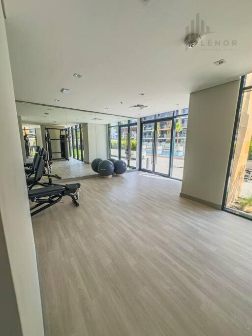 Apartment Chic 2br With Partial Burj Khalifa View