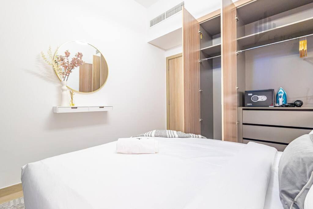 Apartment Chic 2br With Partial Burj Khalifa View Dubai