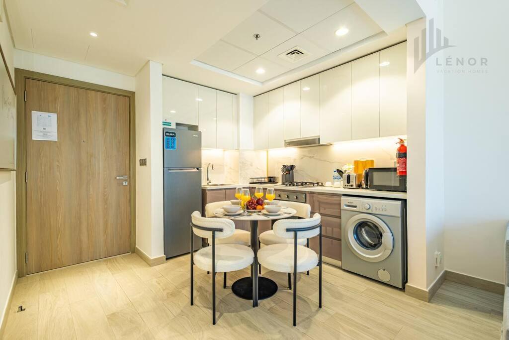 Apartment Chic 2br With Partial Burj Khalifa View Dubai