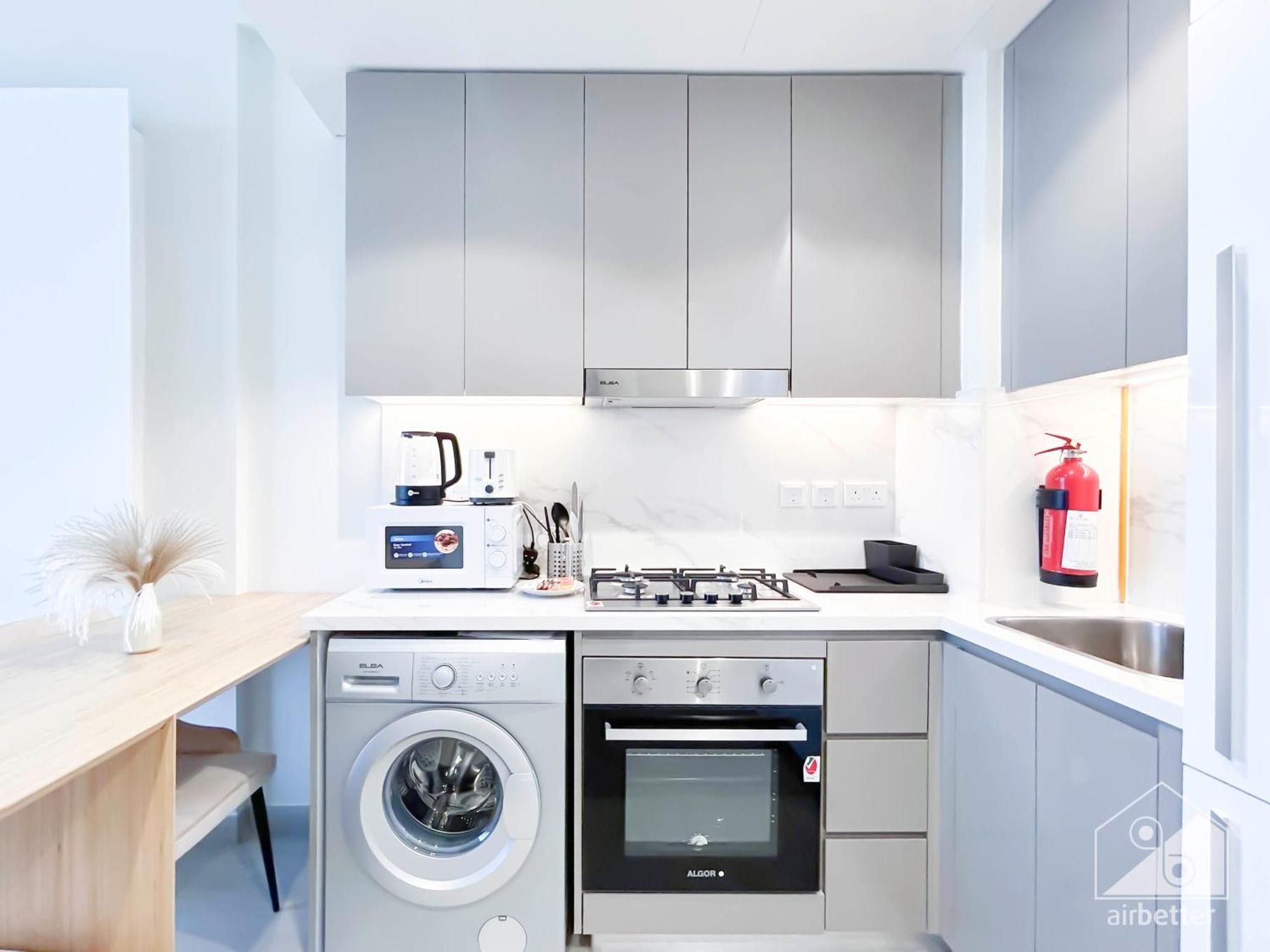 Stylish 1br With Balcony In Azizi Riviera *