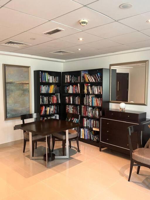 Homes Near Burj Khalifa And Mall Apartment *