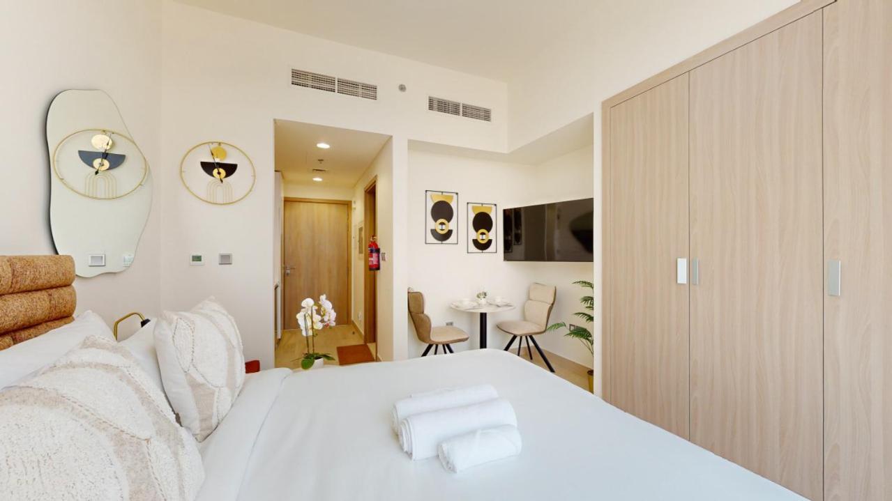 Azizi Riviera 30 - Bright Apartment