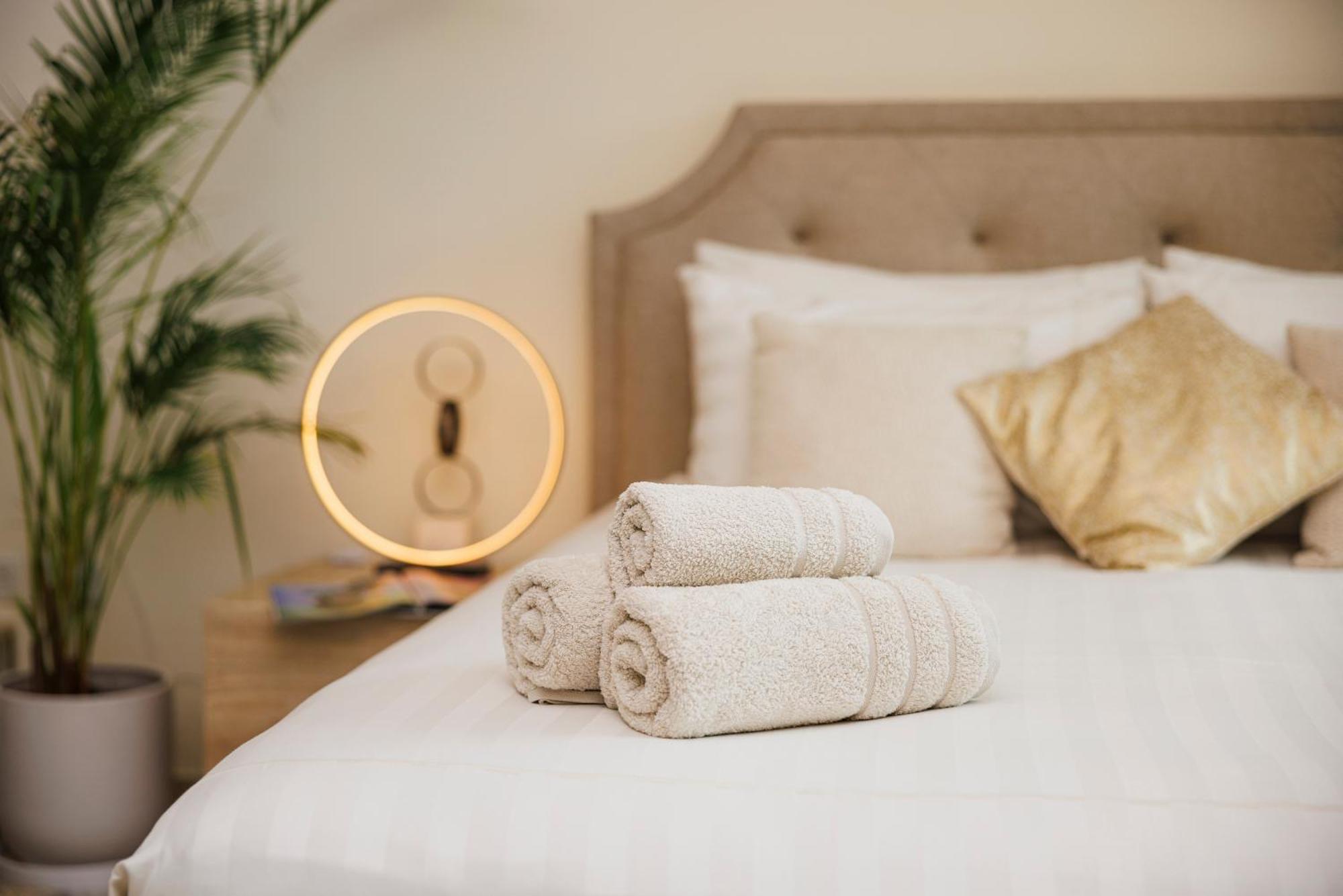 Sophisticated In The Heart Of Dubai, Walk From Burj *