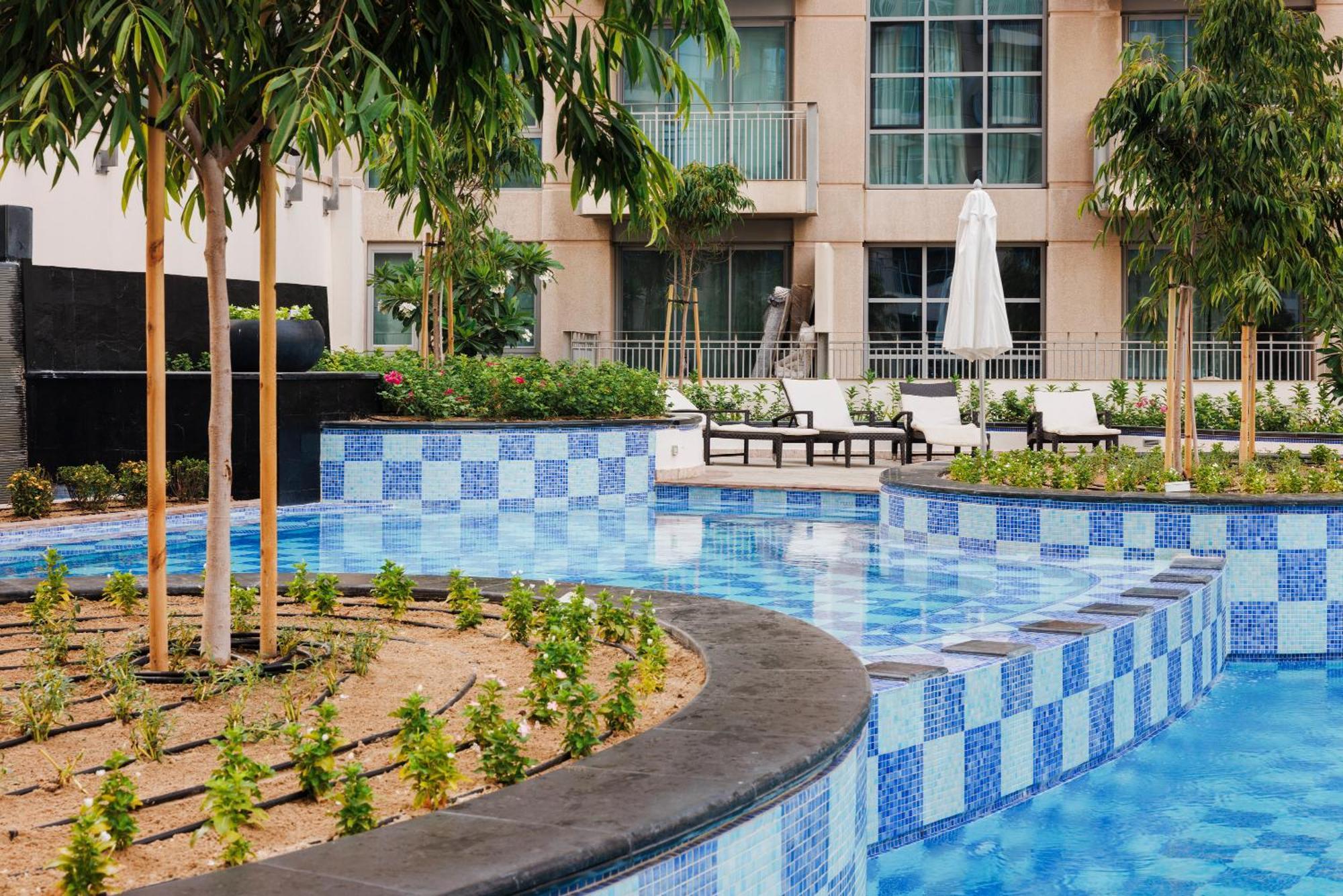 Sophisticated In The Heart Of Dubai, Walk From Burj Dubai