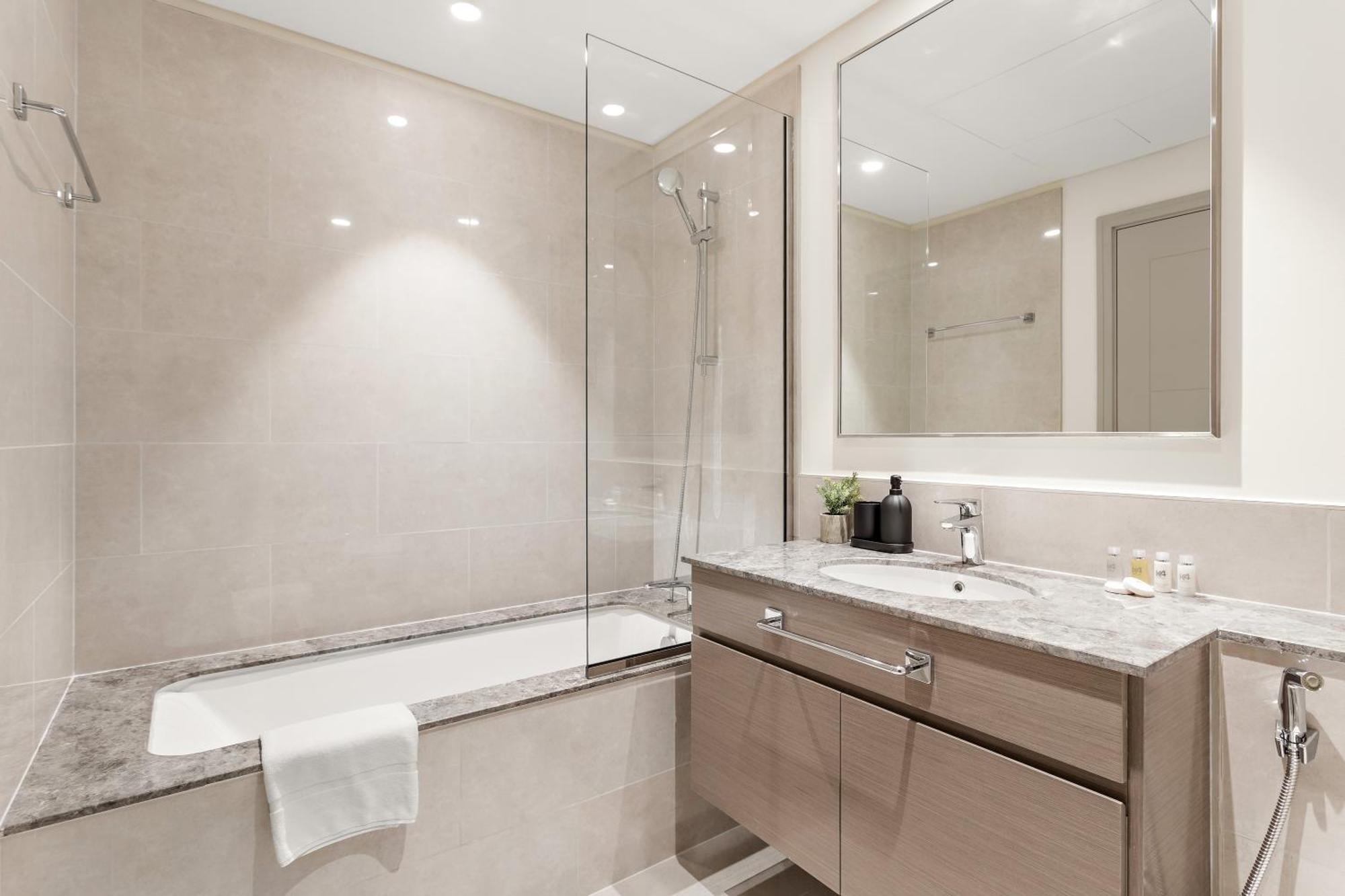 Superb 1bed With Pool & Gym Near The Burj Khalifa Apartment Dubai