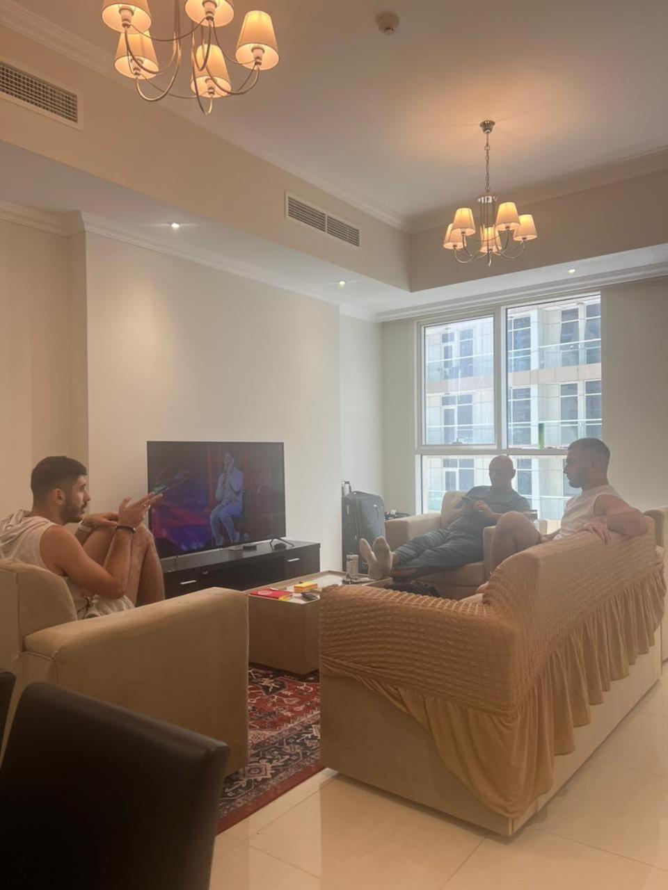 Downtown Holiday's - 1 Min To Mall & Burj Khalifa Hostel *