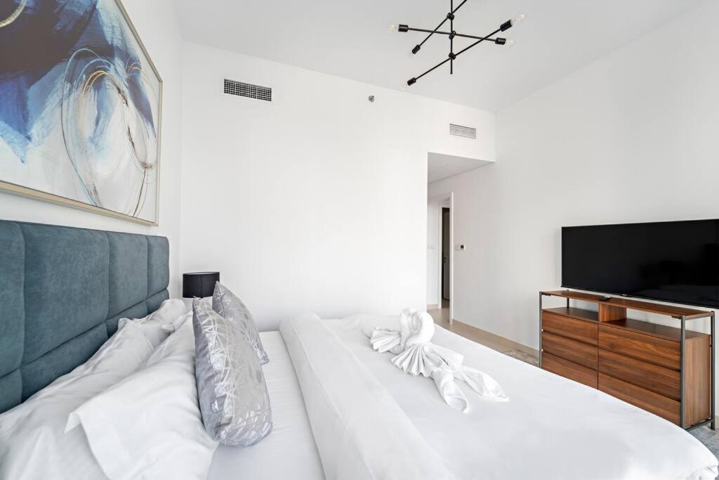 First Class 2br Glamour Retreat Dubai