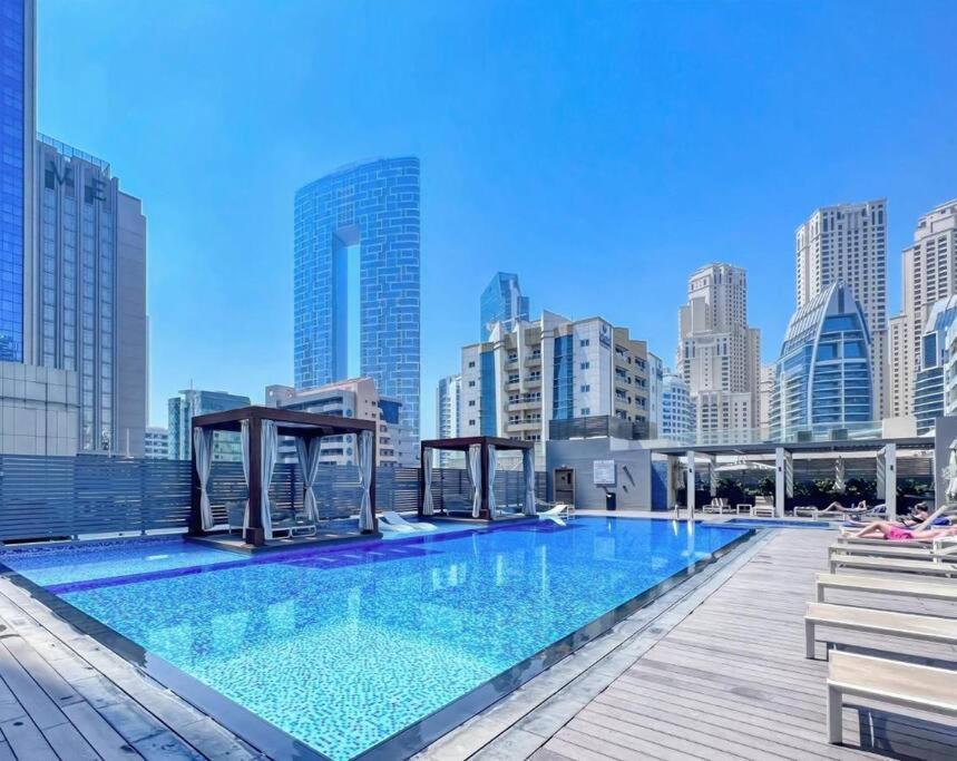 Apartment In One Marina