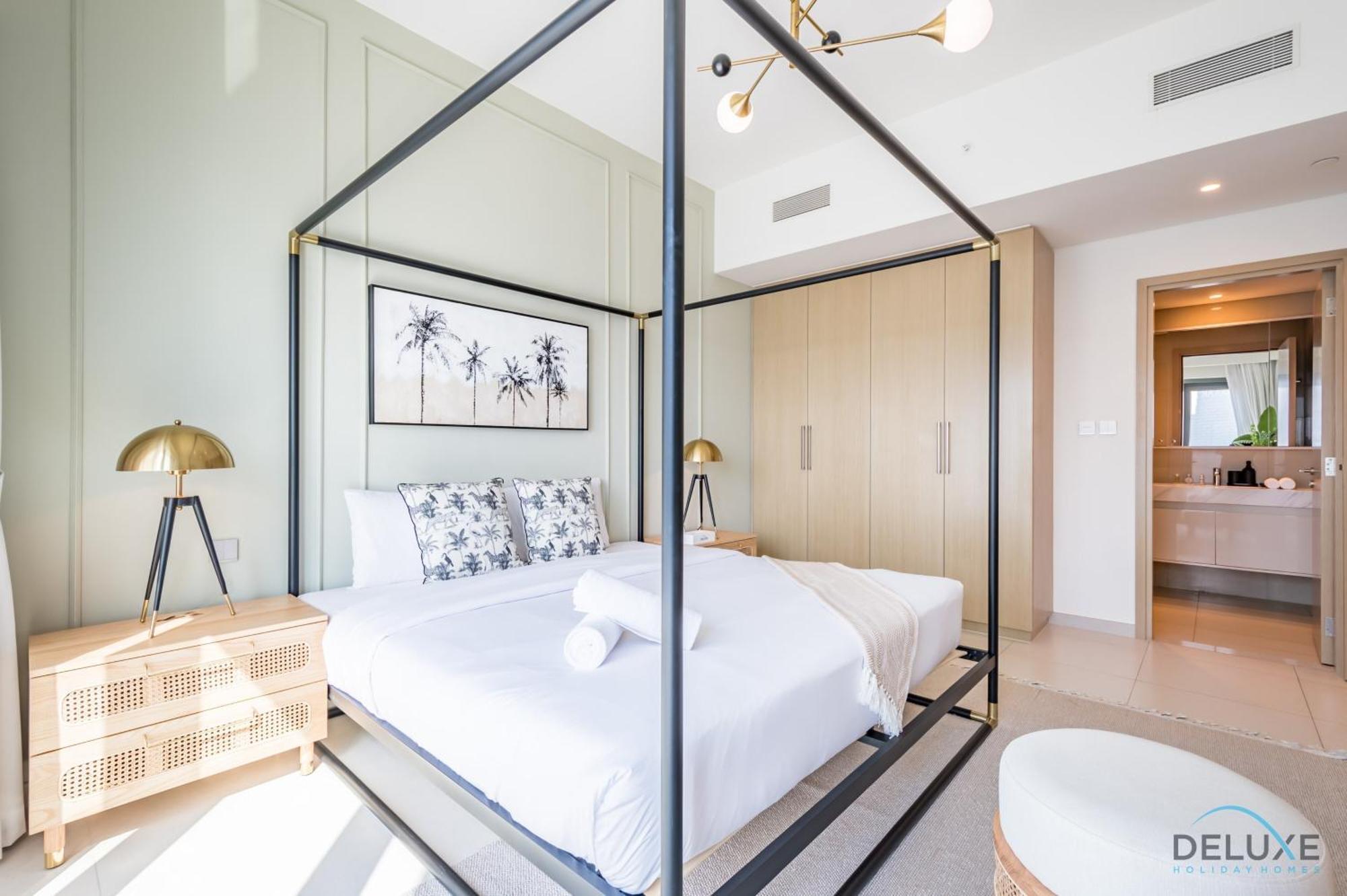 Grand 2br With Burj Khalifa View In Burj Royale, Downtown By Deluxe Homes Dubai