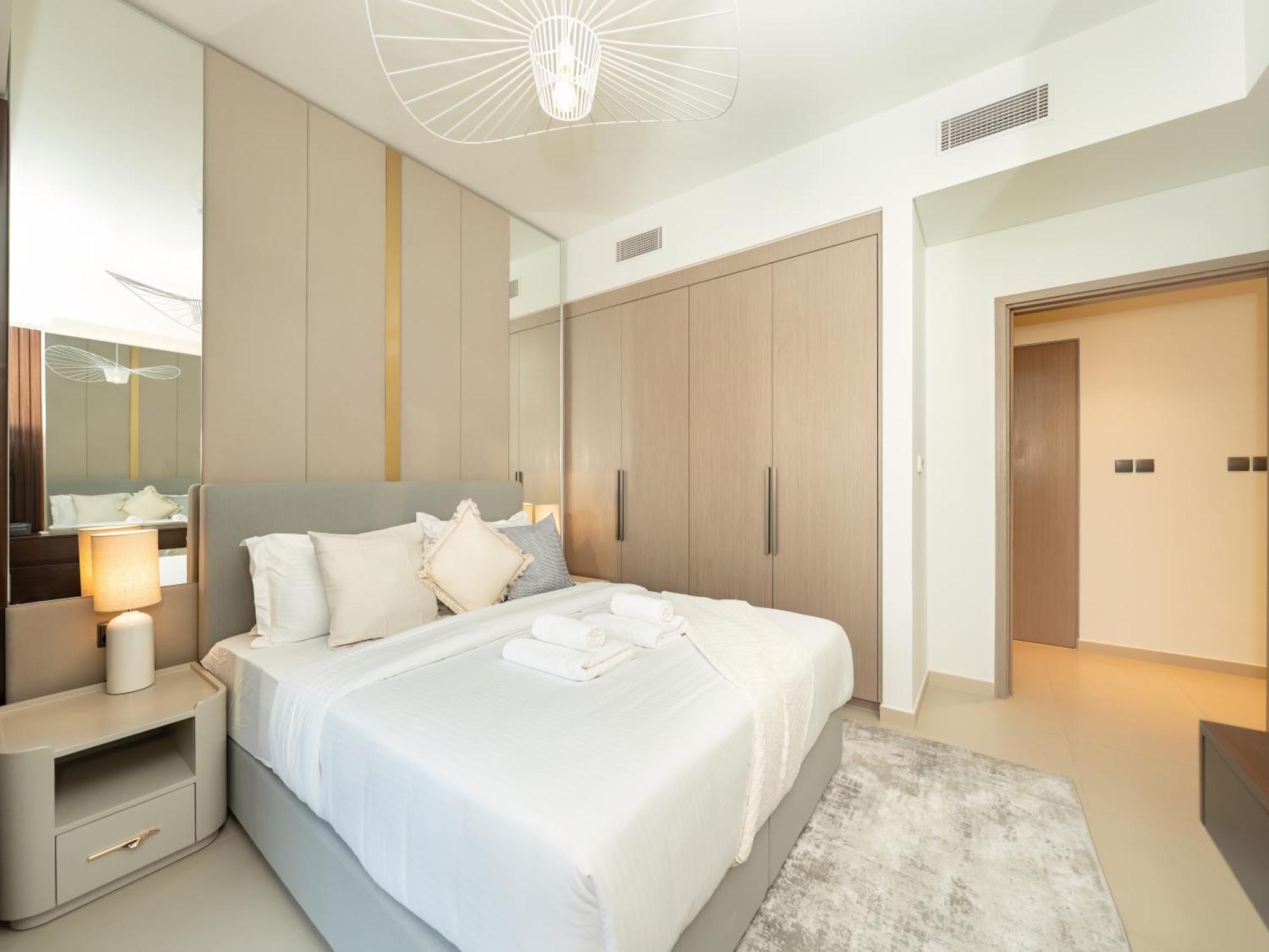 Exquisite 2 Bedroom I Burj Khalifa & Fountain Views I Free Gym, Pool, Parking, Wi-fi And Ps5 I By Skyline Serenity Dubai