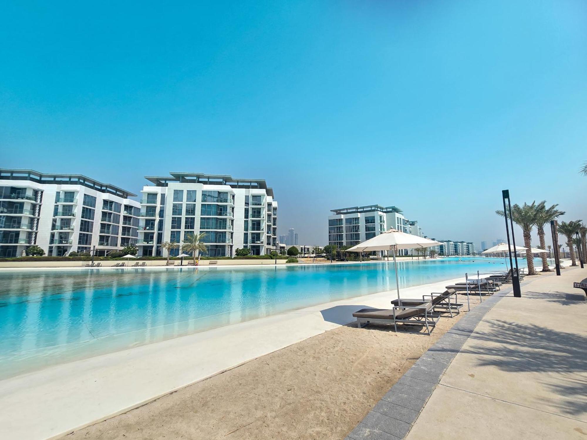 Apartment Amazing 2bdr With Lagoon View In District One 13 Al Merkadh