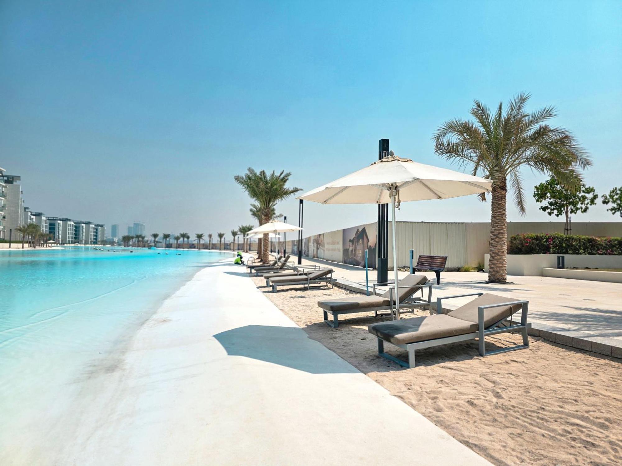 Apartment Amazing 2bdr With Lagoon View In District One 13 Al Merkadh