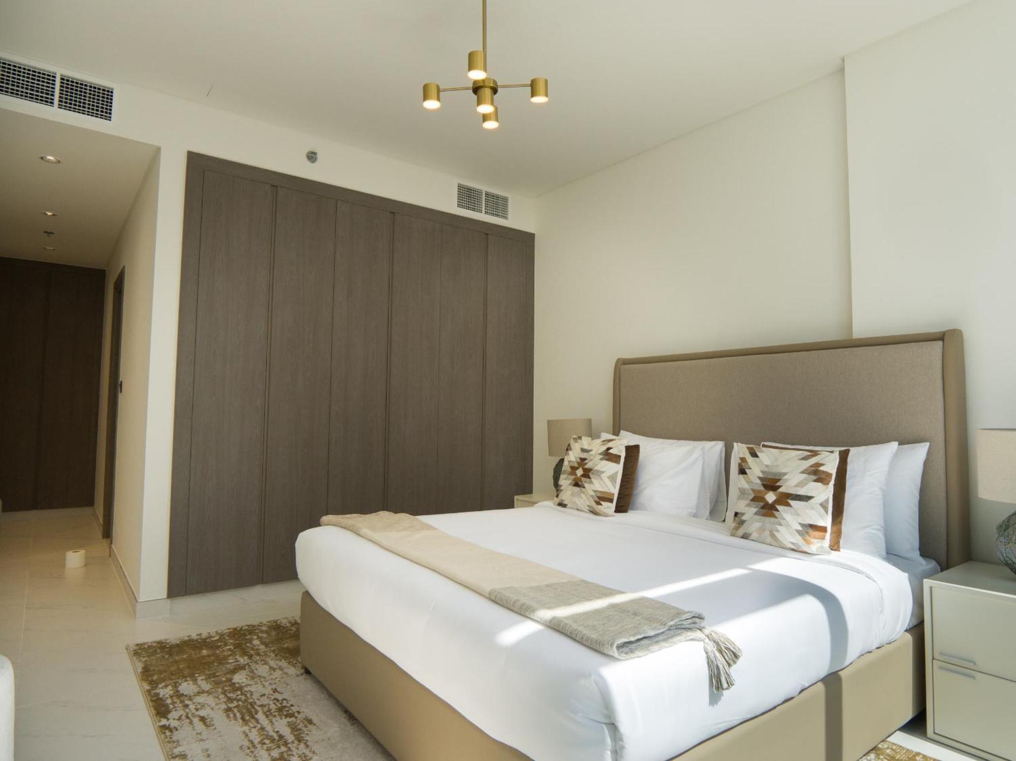 Amazing 2bdr With Lagoon View In District One 13 Al Merkadh