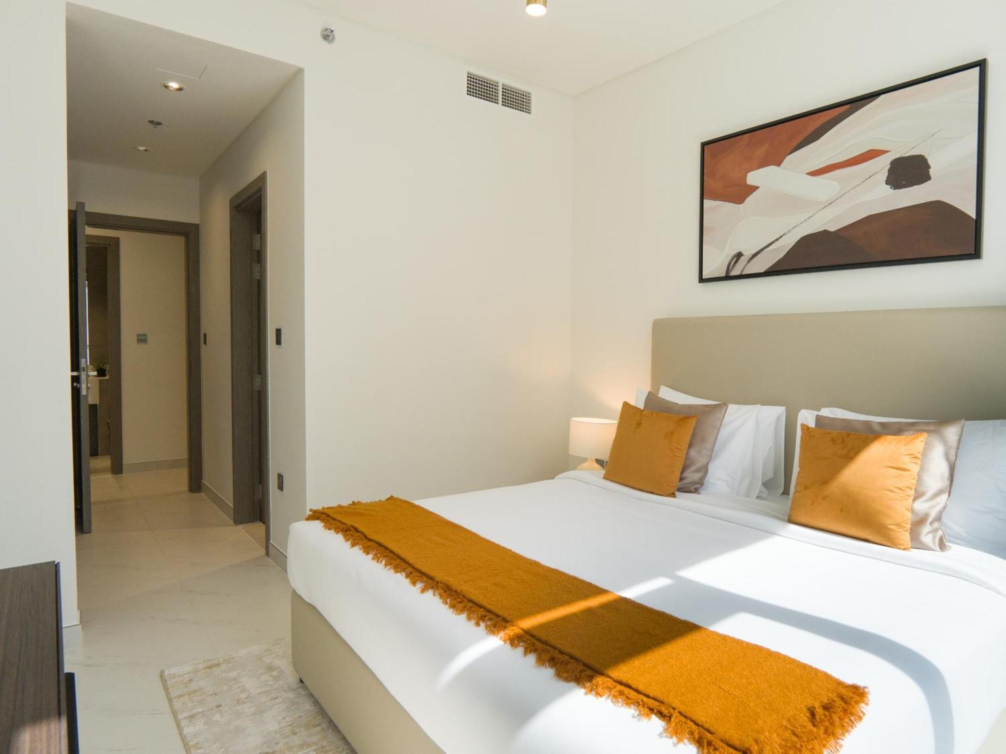 Apartment Amazing 2bdr With Lagoon View In District One 13 Al Merkadh