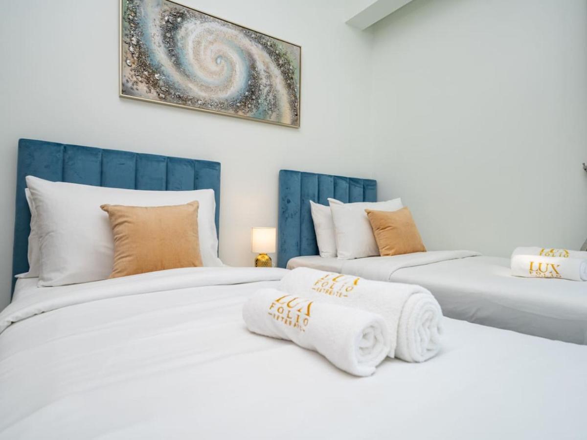 Downtown 2 Bed With Poolside Burj Khalifa View
