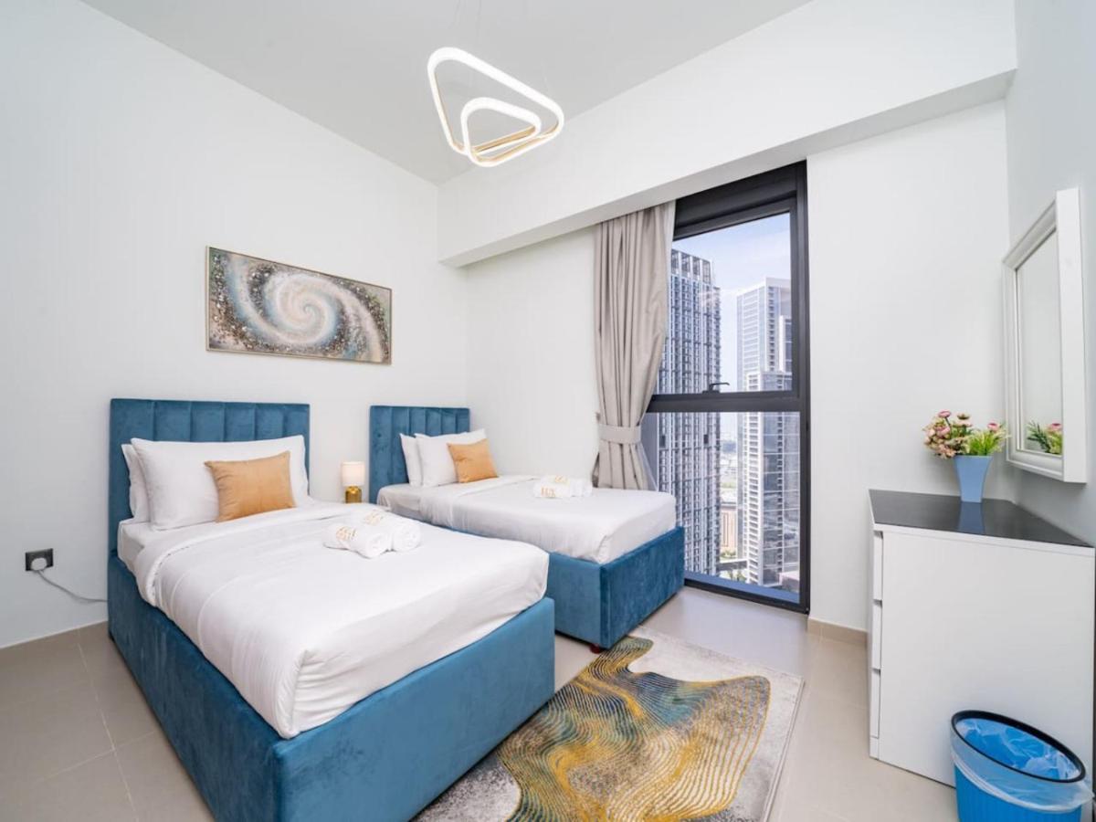 Downtown 2 Bed With Poolside Burj Khalifa View *