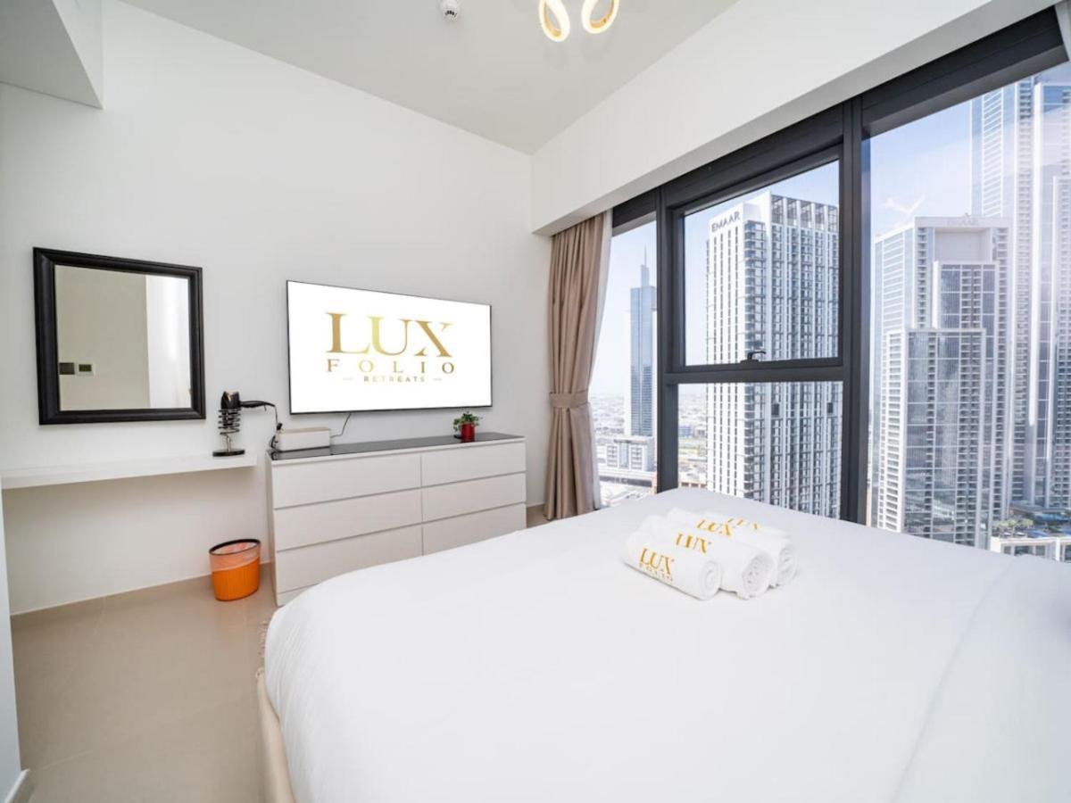 Downtown 2 Bed With Poolside Burj Khalifa View Apartment