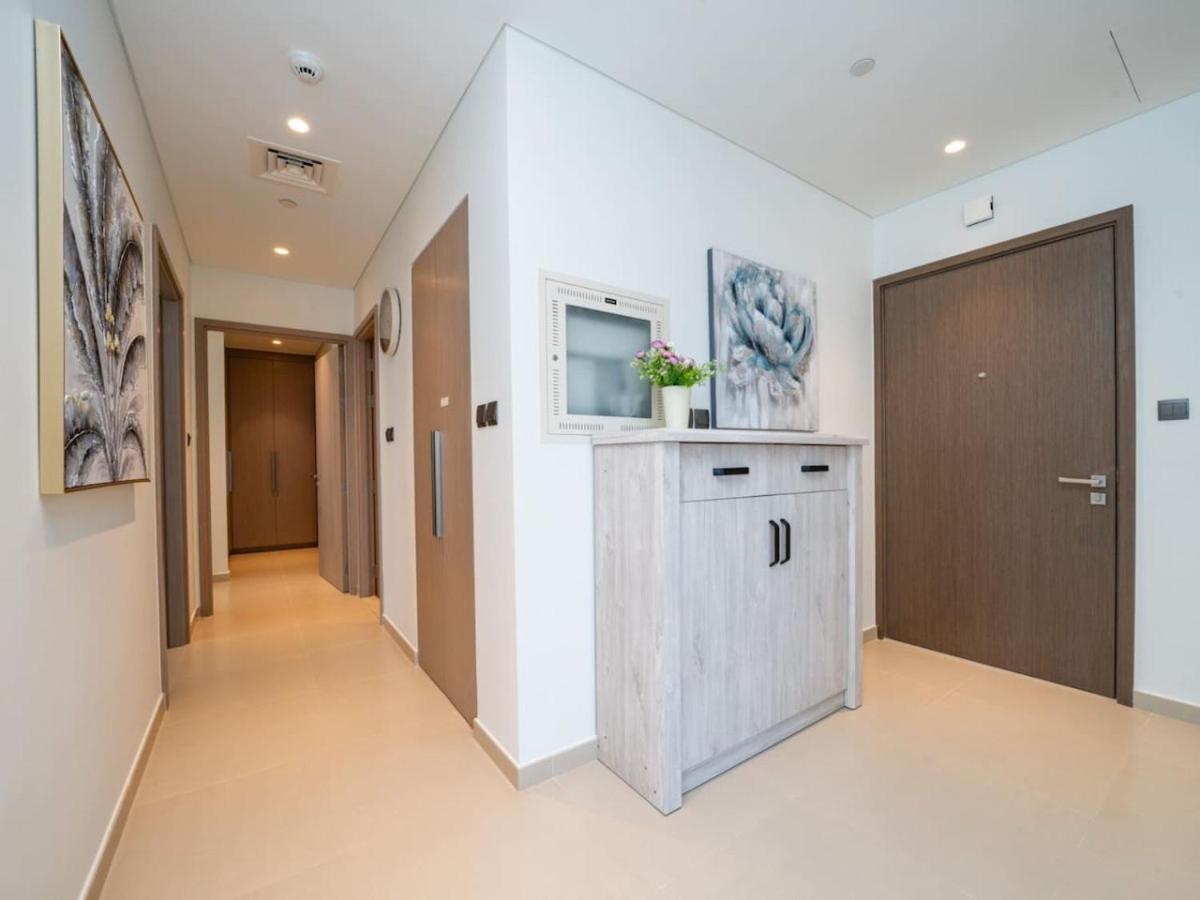 Downtown 2 Bed With Poolside Burj Khalifa View Apartment *
