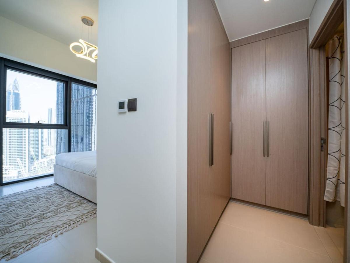 Apartment Downtown 2 Bed With Poolside Burj Khalifa View *