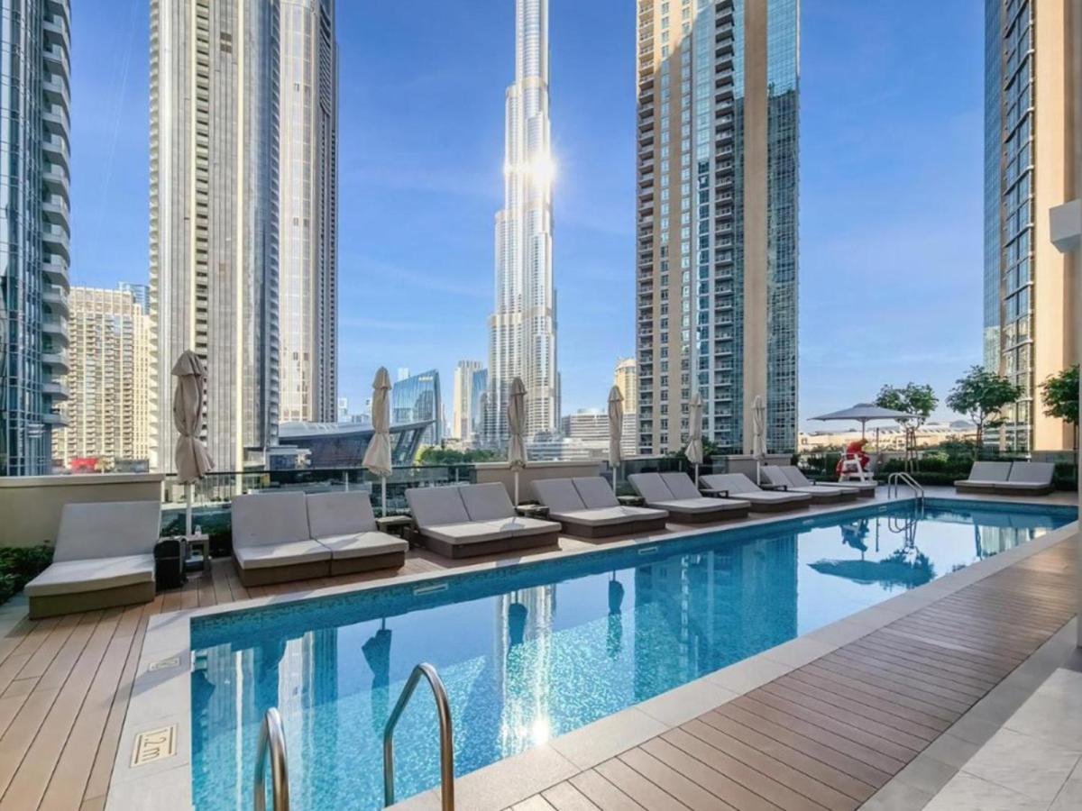 Downtown 2 Bed With Poolside Burj Khalifa View *