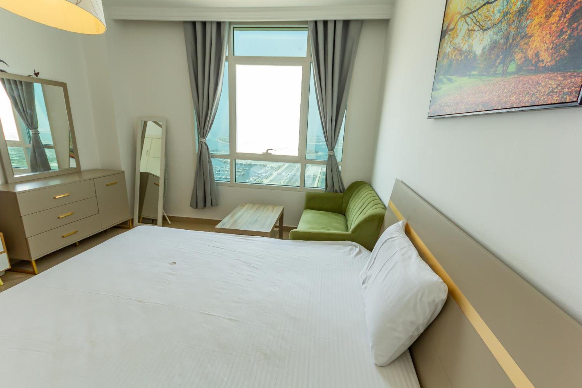 Lovely Spacious For Ladies In Marina للفتيات فقط *