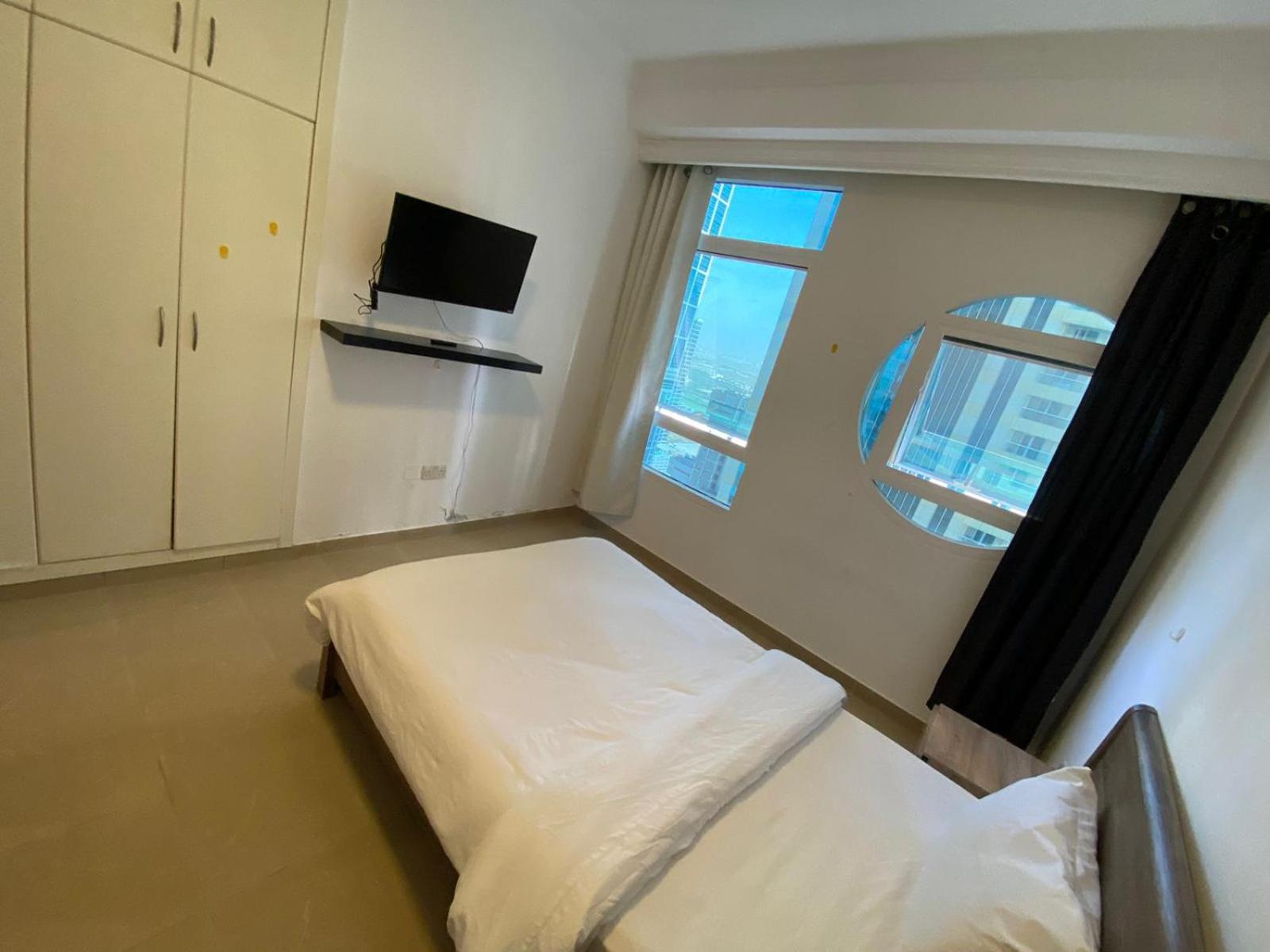 Apartment Lovely Spacious For Ladies In Marina للفتيات فقط