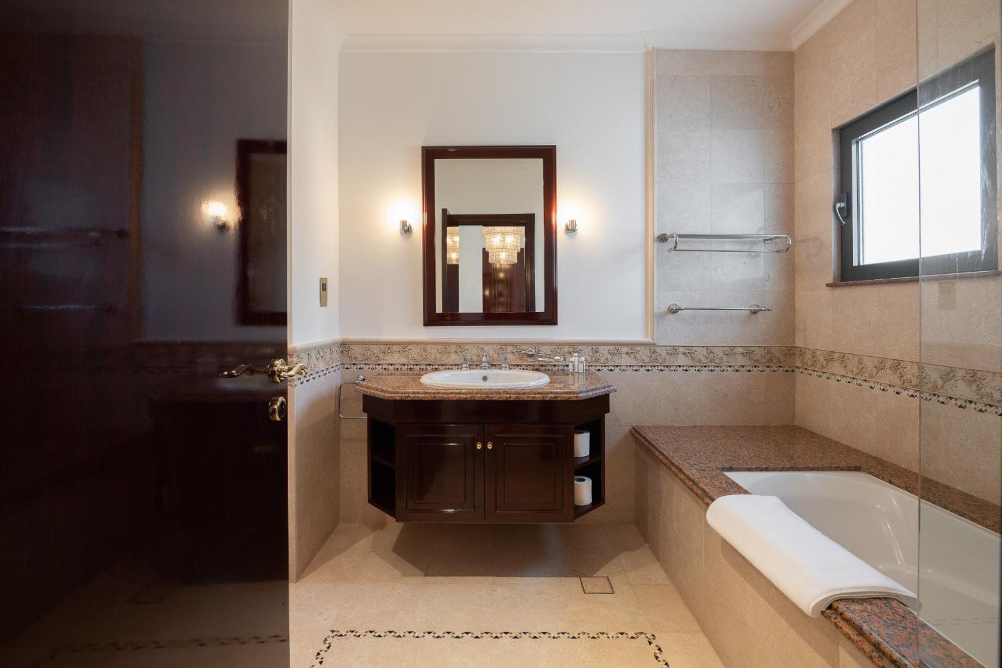 Villa Frond K, Signature Villas, Palm Jumeirah - Mint Dubai