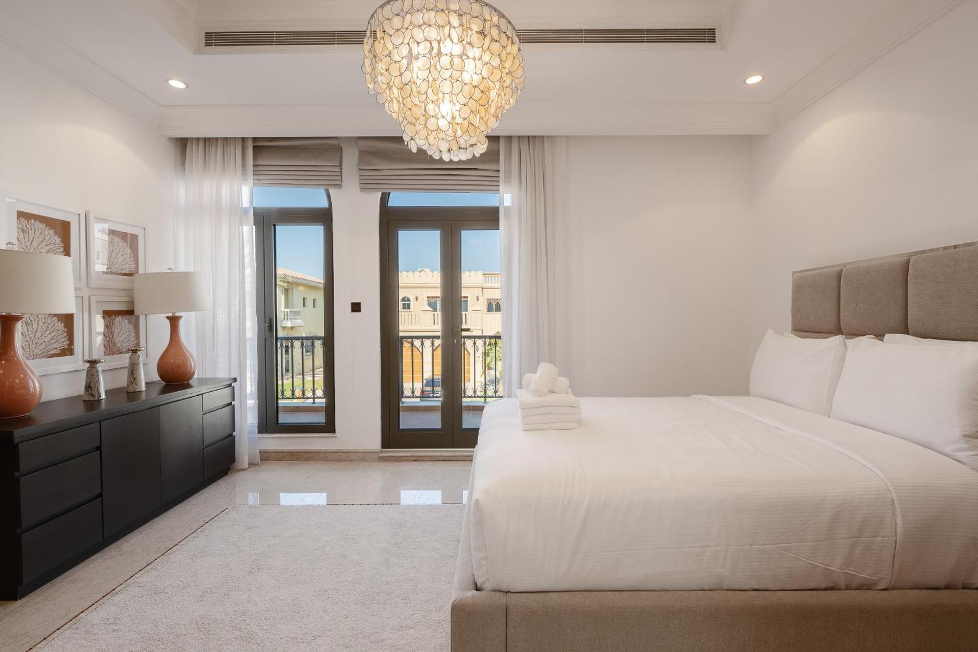 Villa Frond K, Signature Villas, Palm Jumeirah - Mint Dubai