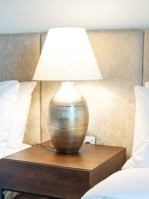 2br-fountain & Burj Khalifa View - Near Mall Apartment Dubai