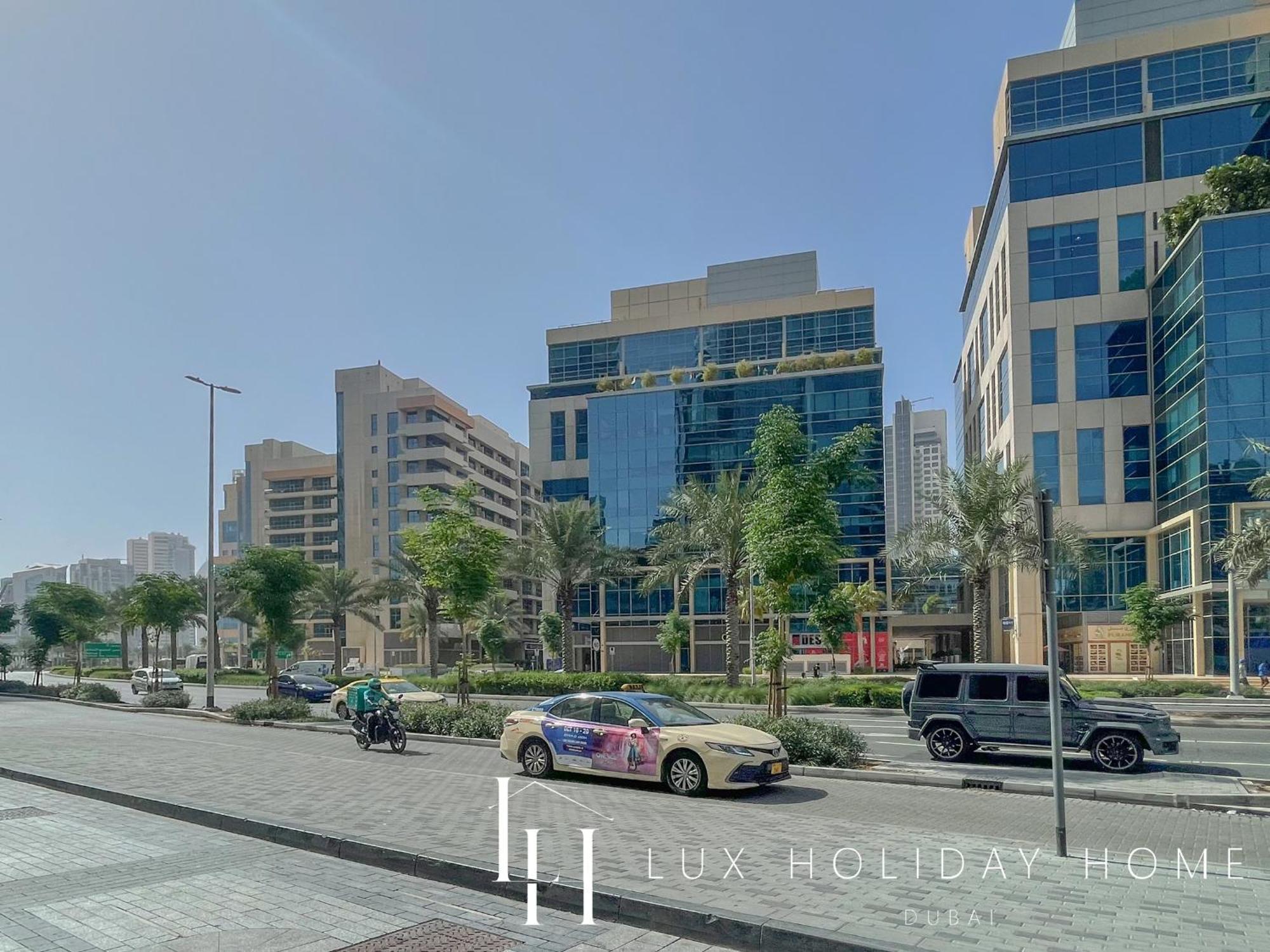 Lux The Pad Executive Canal View 5