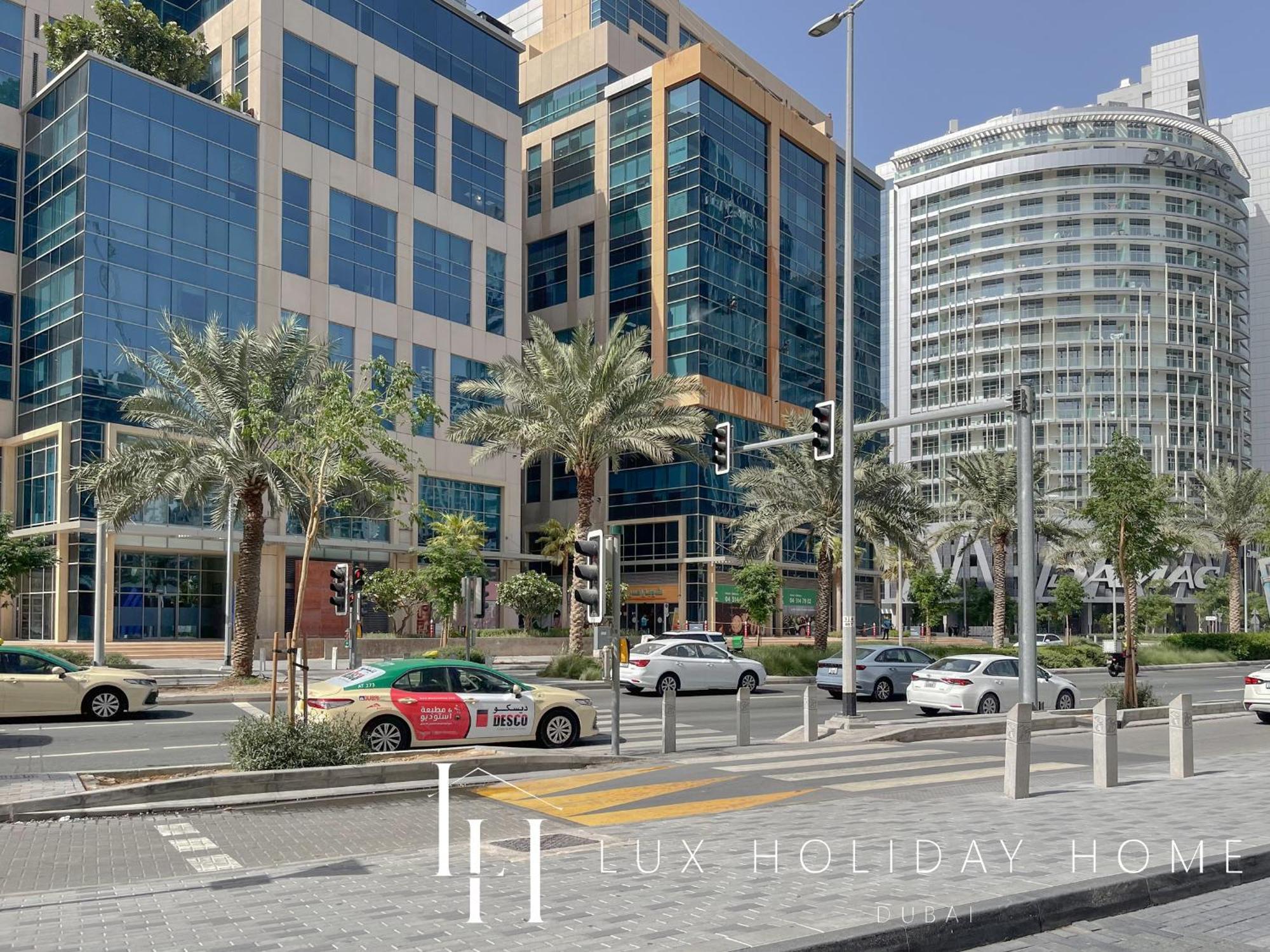 Lux The Pad Executive Canal View 5