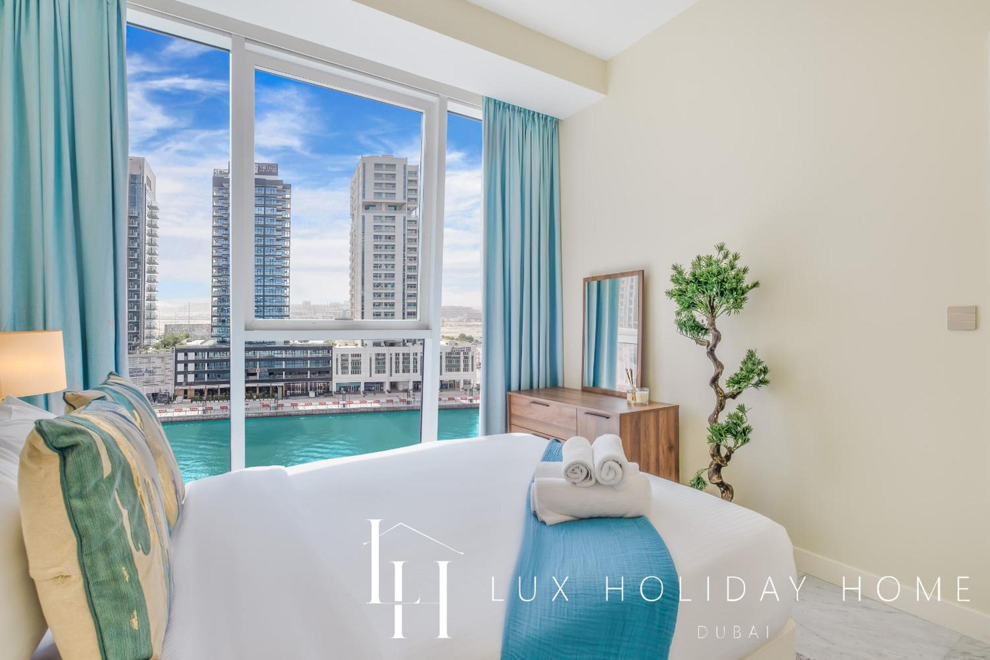 Lux The Pad Executive Canal View 5