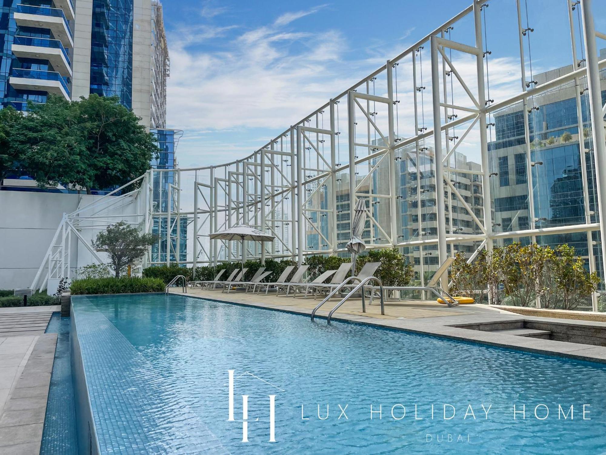 Lux The Pad Executive Canal View 5