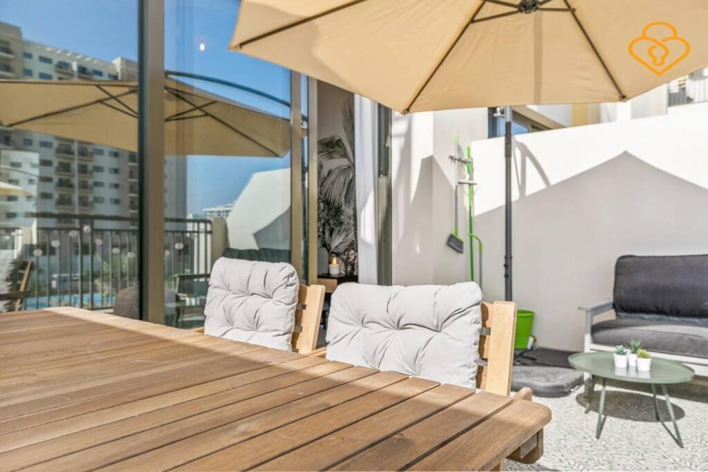 Keysplease With Outdoor Area, Townsquare *