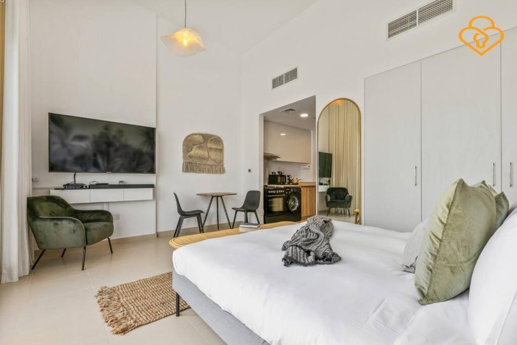 Keysplease With Outdoor Area, Townsquare Apartment Dubai