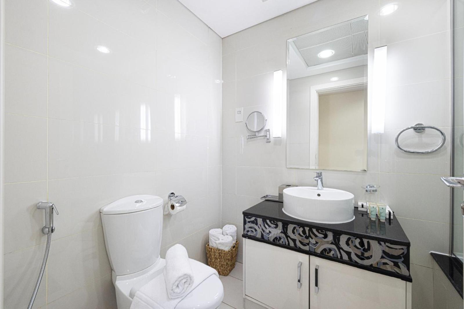 Elegant 3 Bedroom Apartment! 2 Minute Walk To Mall! Burj Khalifa And Fountain View! *