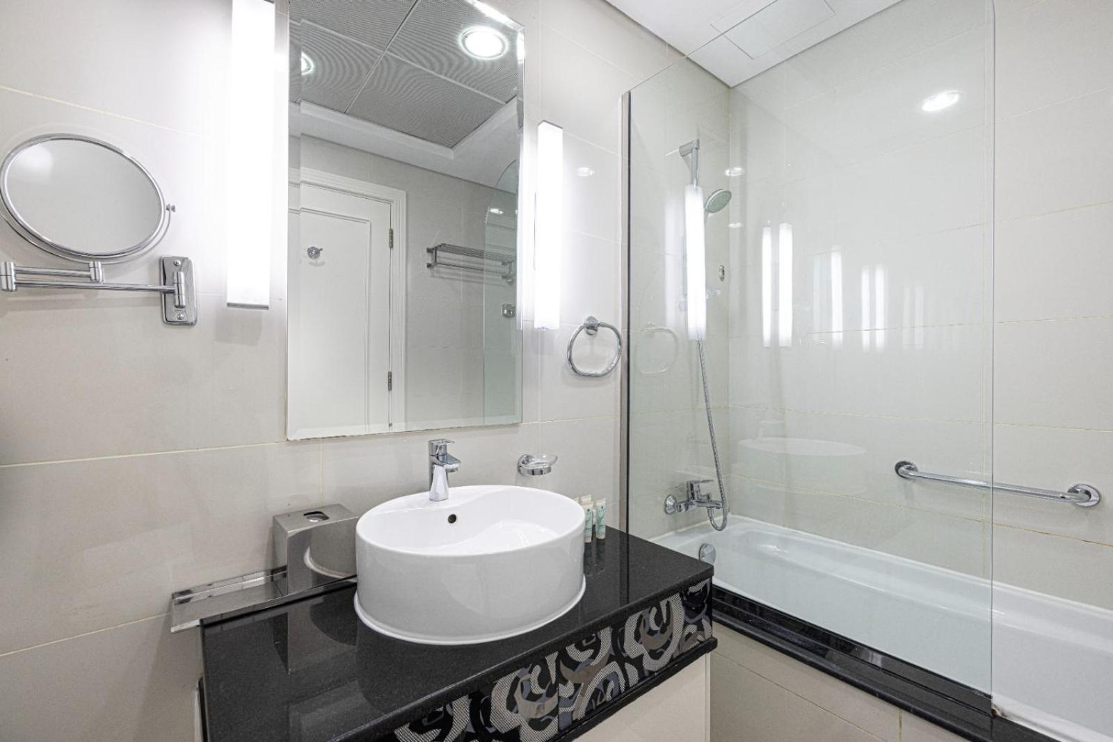Elegant 3 Bedroom Apartment! 2 Minute Walk To Mall! Burj Khalifa And Fountain View! Apartment