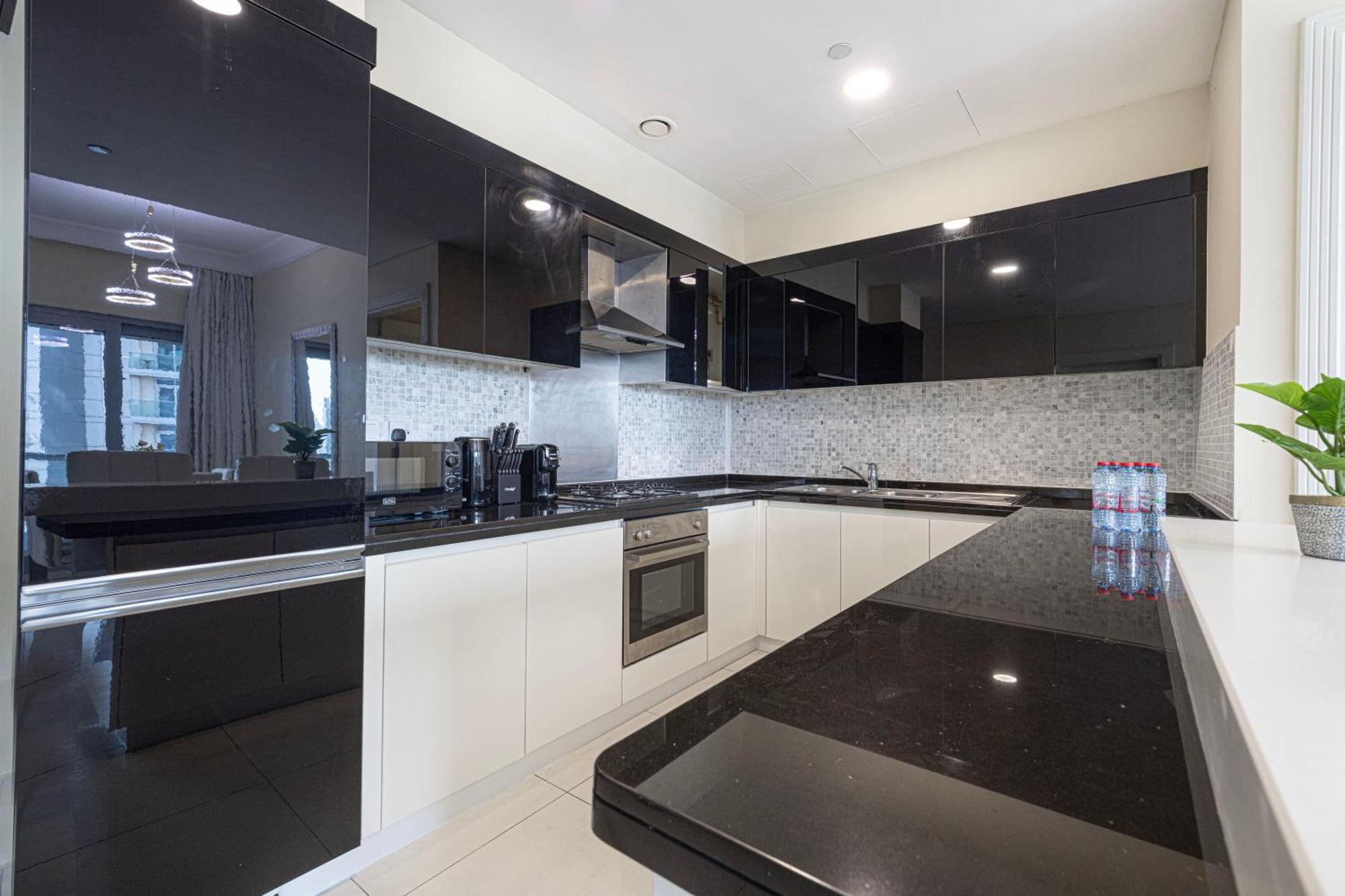 Elegant 3 Bedroom Apartment! 2 Minute Walk To Mall! Burj Khalifa And Fountain View! Dubai
