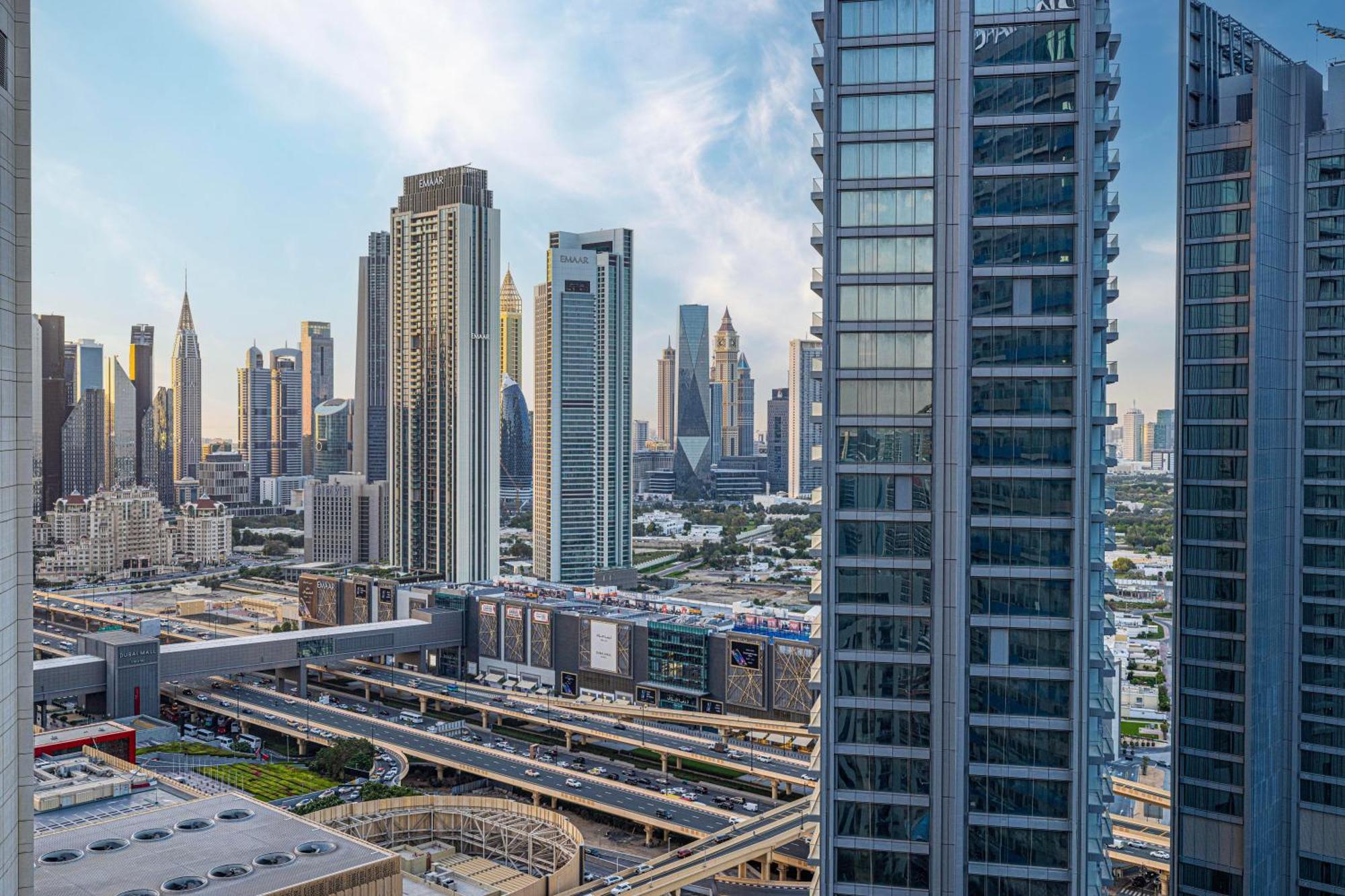 Elegant 3 Bedroom Apartment! 2 Minute Walk To Mall! Burj Khalifa And Fountain View!
