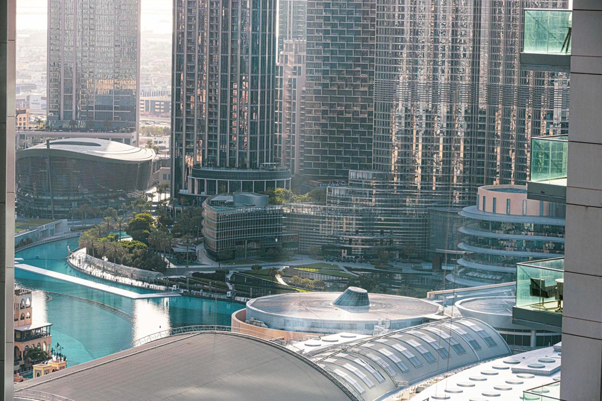 Elegant 3 Bedroom Apartment! 2 Minute Walk To Mall! Burj Khalifa And Fountain View! * Dubai