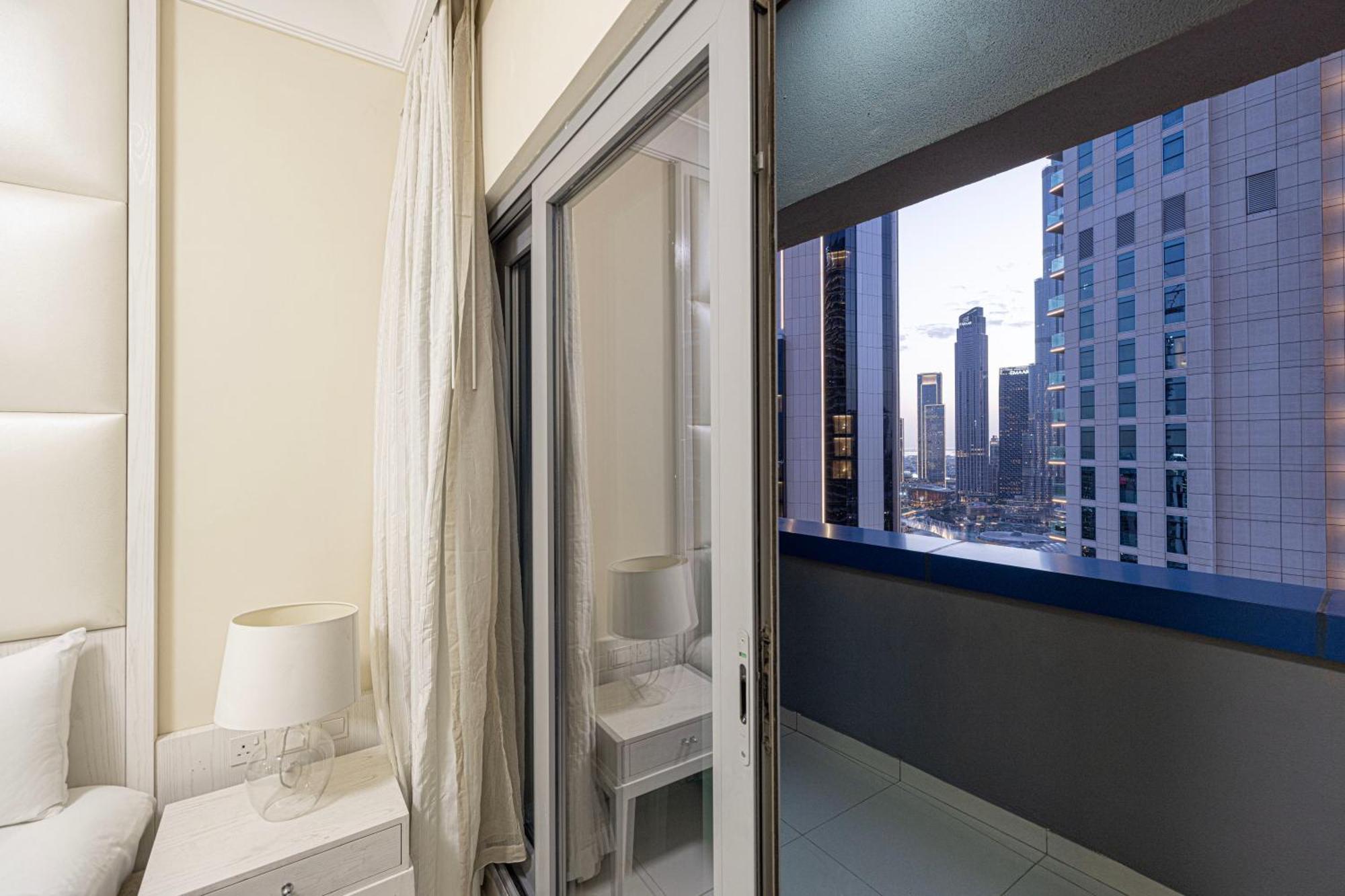 Apartment Elegant 3 Bedroom Apartment! 2 Minute Walk To Mall! Burj Khalifa And Fountain View! Dubai