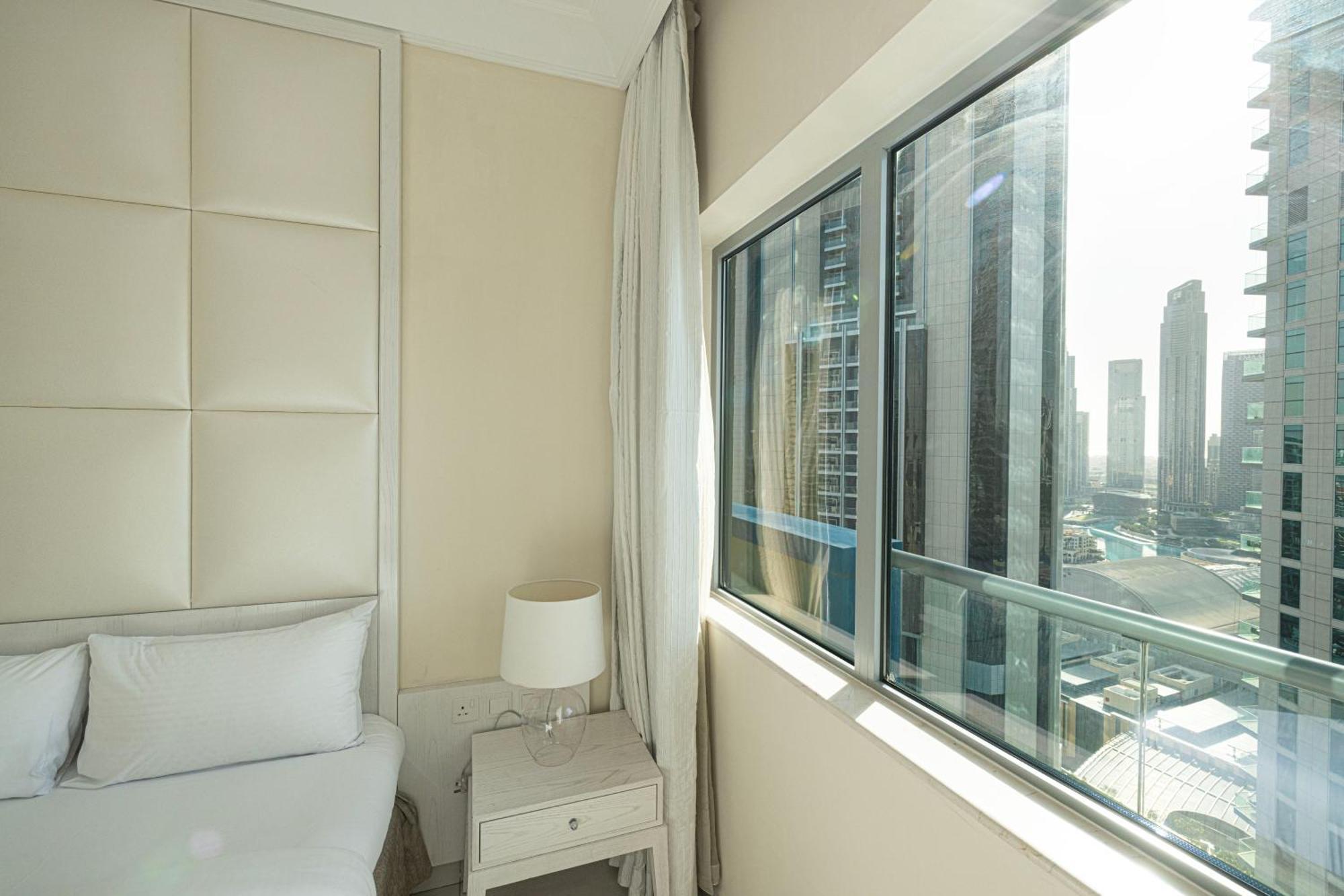 Elegant 3 Bedroom Apartment! 2 Minute Walk To Mall! Burj Khalifa And Fountain View! Apartment *