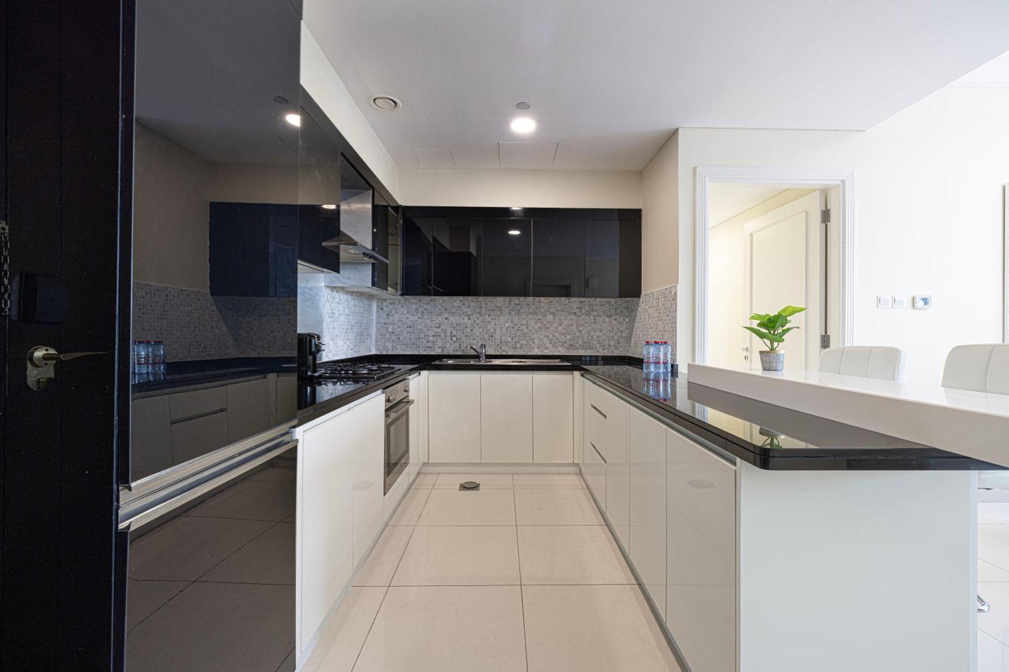 Elegant 3 Bedroom Apartment! 2 Minute Walk To Mall! Burj Khalifa And Fountain View! Apartment