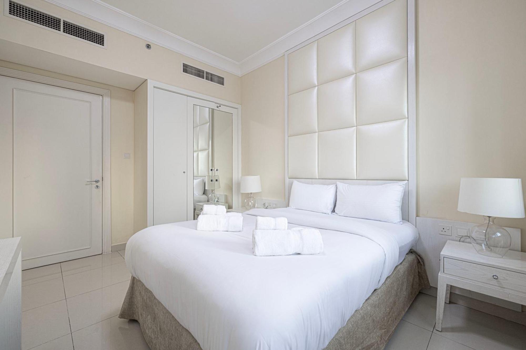 Apartment Elegant 3 Bedroom Apartment! 2 Minute Walk To Mall! Burj Khalifa And Fountain View! *