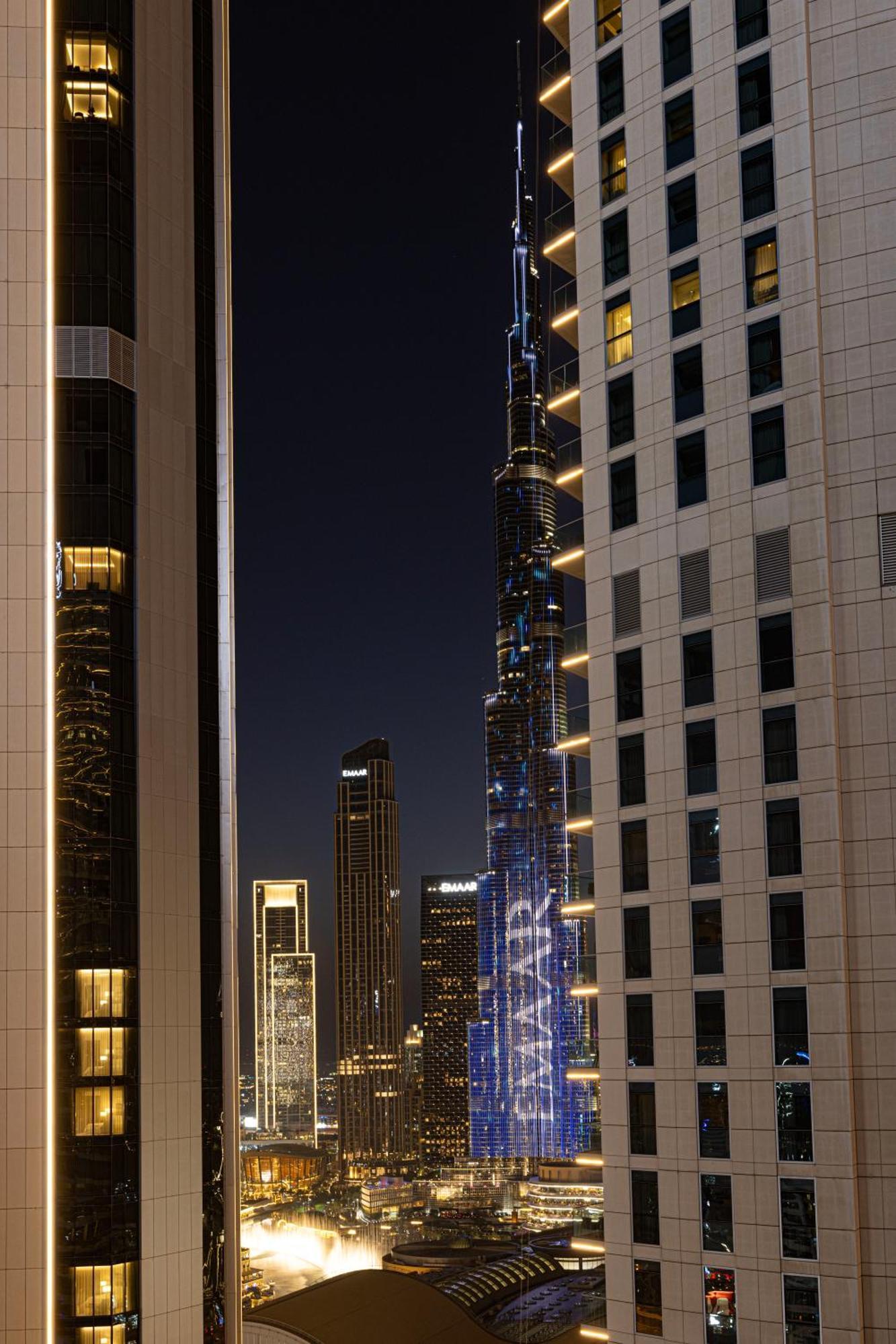 Elegant 3 Bedroom Apartment! 2 Minute Walk To Mall! Burj Khalifa And Fountain View! Dubai