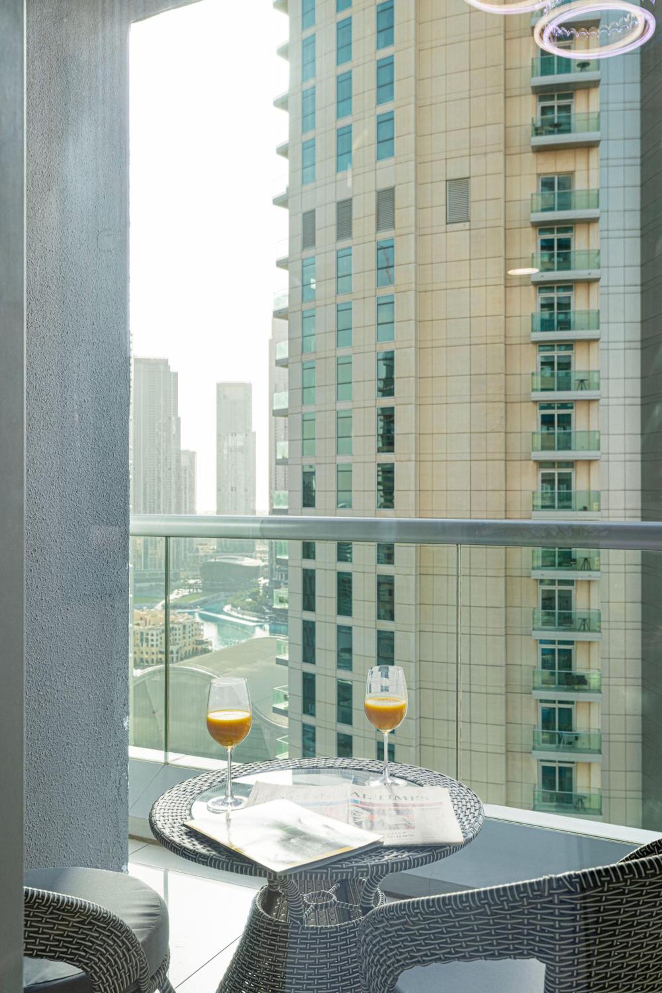 Elegant 3 Bedroom Apartment! 2 Minute Walk To Mall! Burj Khalifa And Fountain View! Apartment