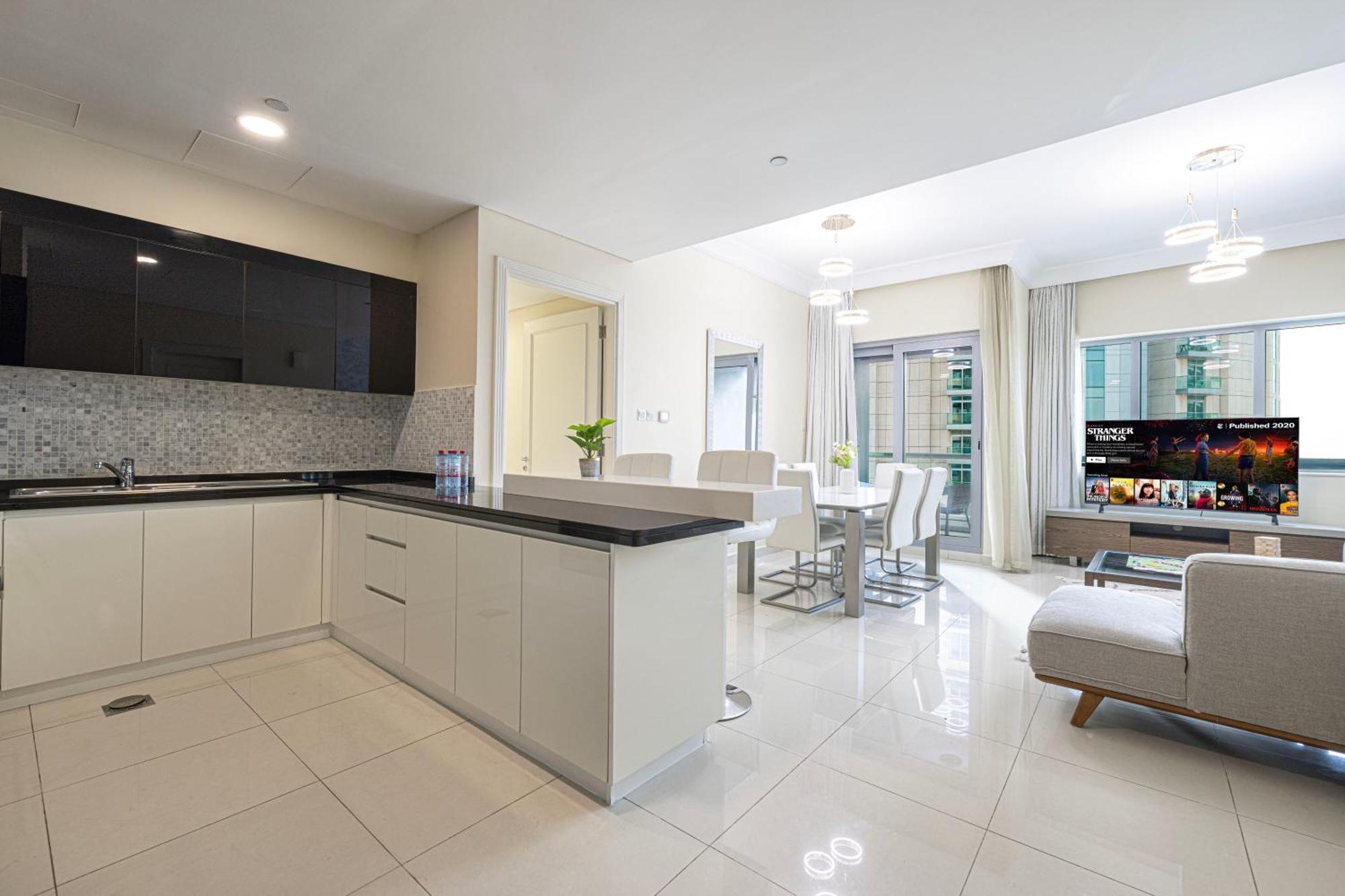 Elegant 3 Bedroom Apartment! 2 Minute Walk To Mall! Burj Khalifa And Fountain View! Apartment