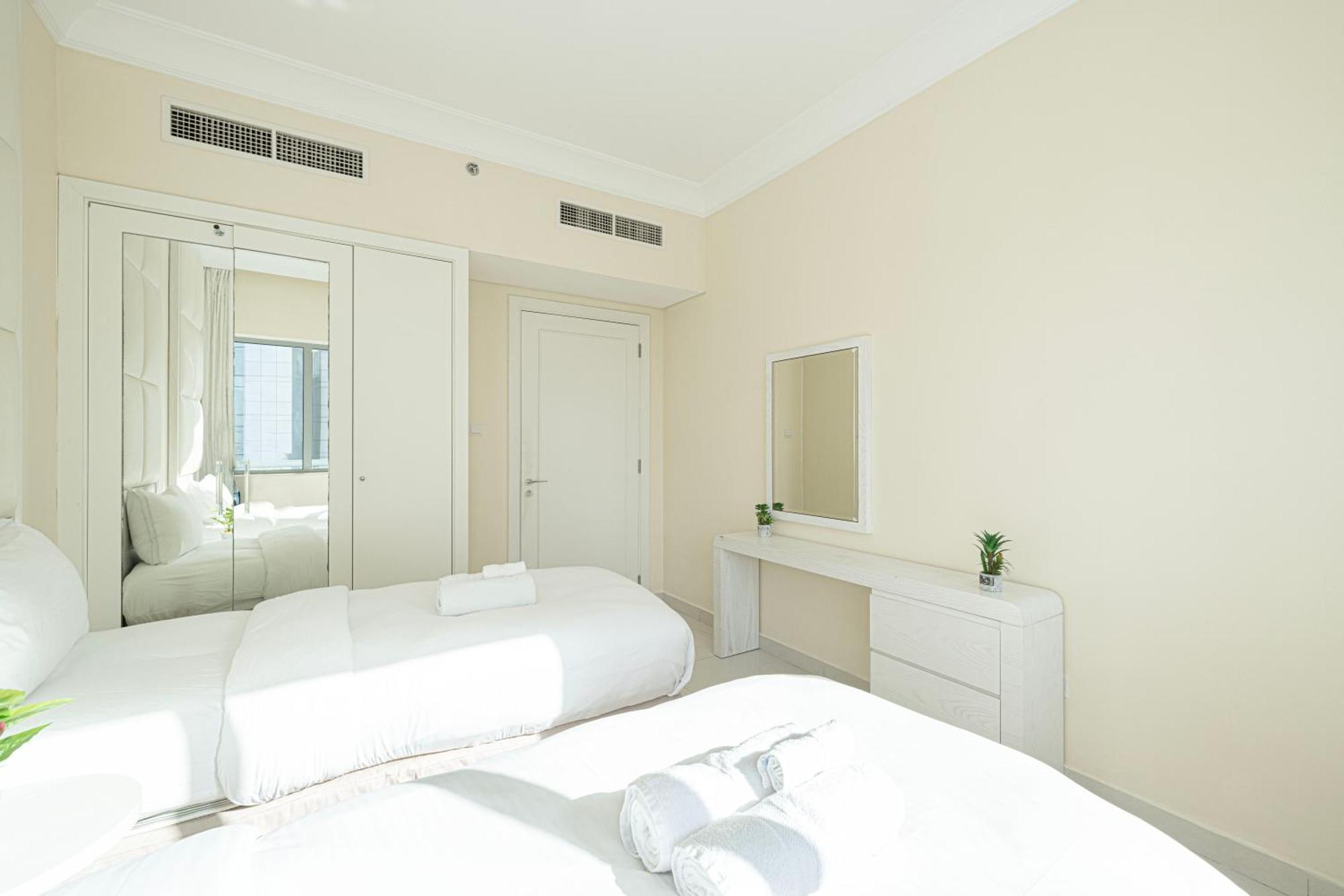 Apartment Elegant 3 Bedroom Apartment! 2 Minute Walk To Mall! Burj Khalifa And Fountain View! Dubai