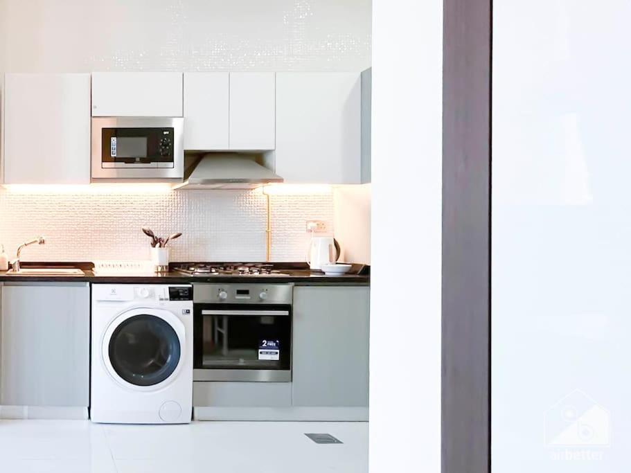 City Serenity Modern Studio With Stunning Views Apartment