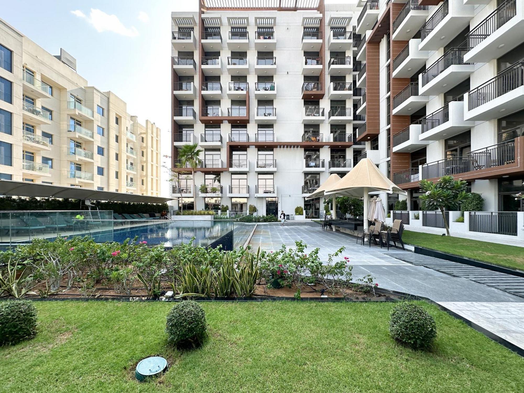 Apartment Trophy - Sunflower Sunrise W Free Parking *